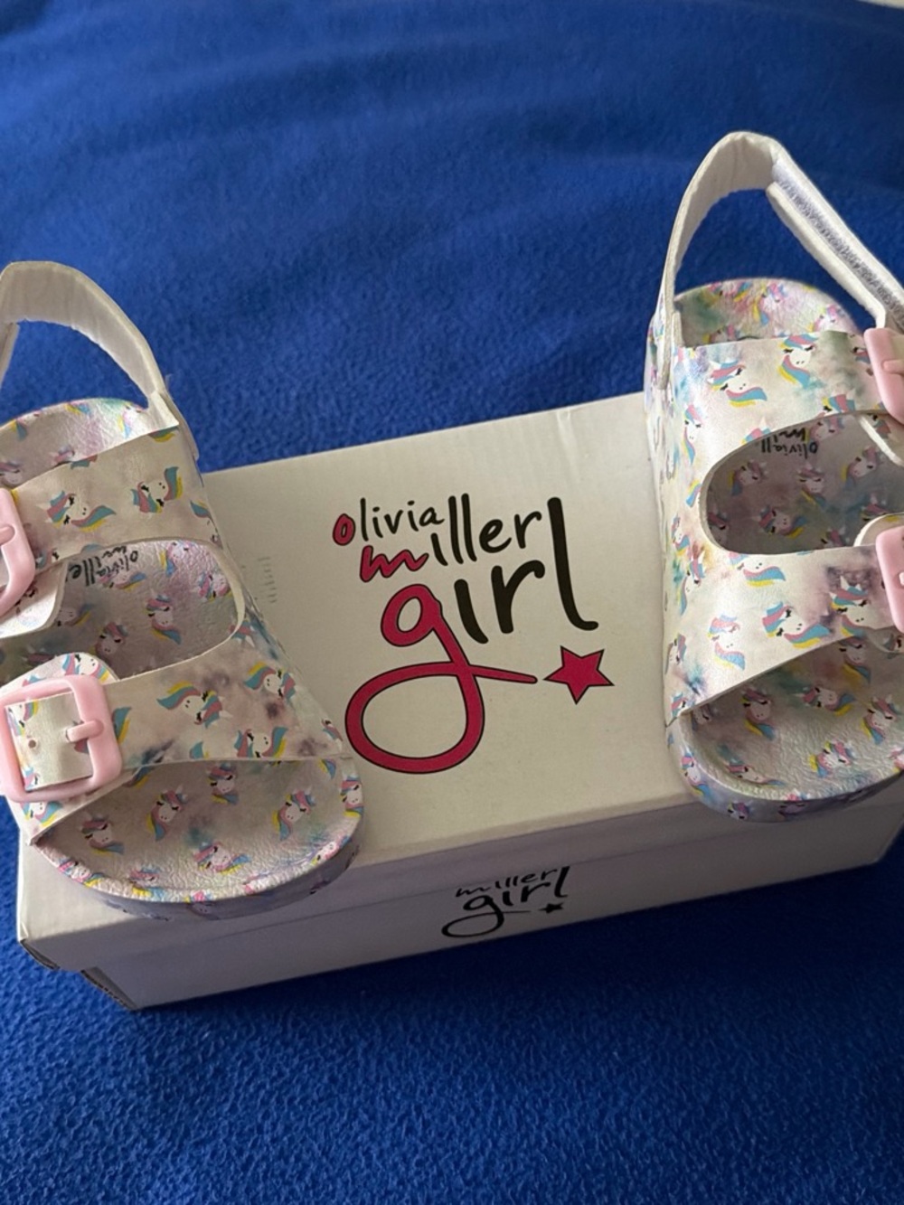 Olivia Miller White Unicorn Print Sandals with Pink Buckles